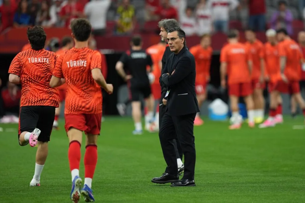 Montella defiende a Turquía ante las críticas previo al duelo con Paraguay