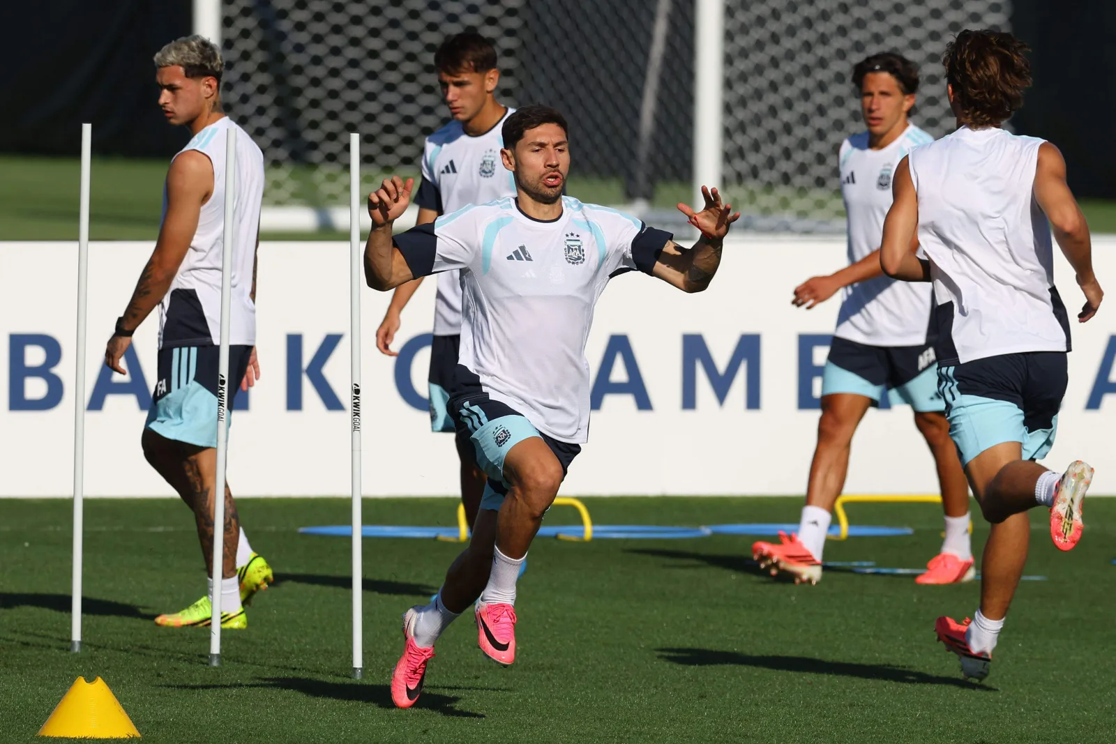 Argentina reanuda entrenamientos con Montiel en perfectas condiciones